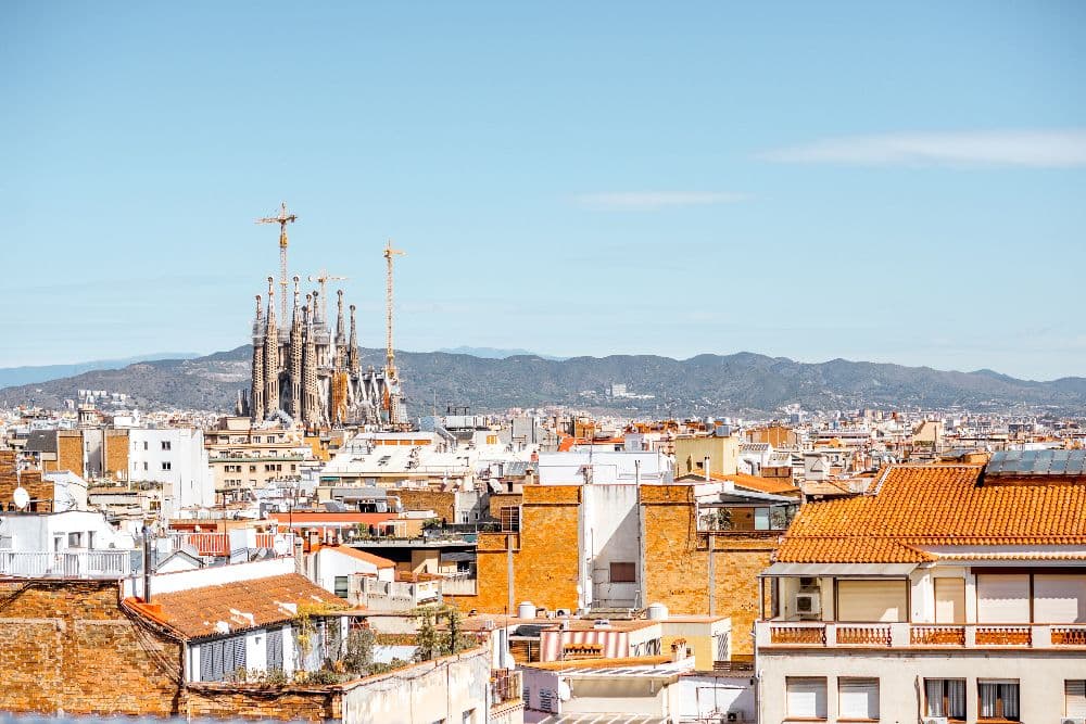 AXA-po-stopach-antonia-gaudiho-v-barcelone