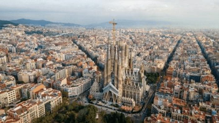 AXA-uspora-penez-v-barcelone