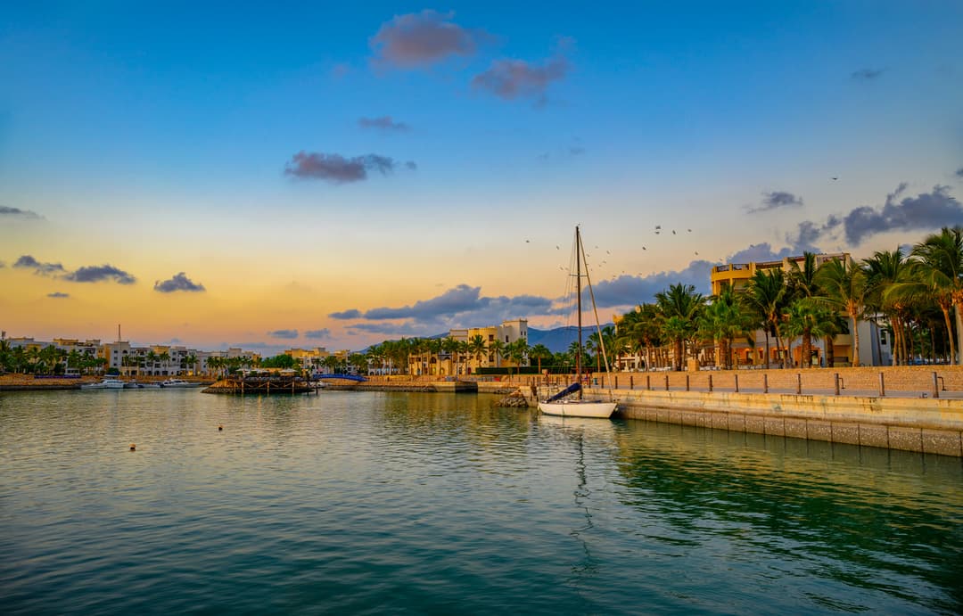AXA-proc-si-vybrat-oman-jako-dovolenkovou-destinaci
