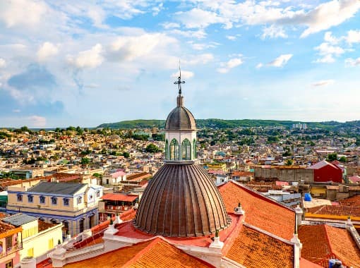Jeden z nejživějších festivalů se koná ve městě Santiago de Cuba.