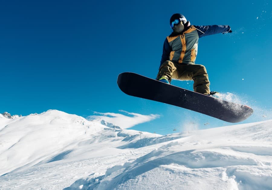 AXA-kam-vyrazit-na-snowboard-v-evrope