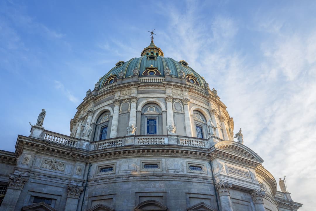 AXA-monumentalni-evropske-chramy