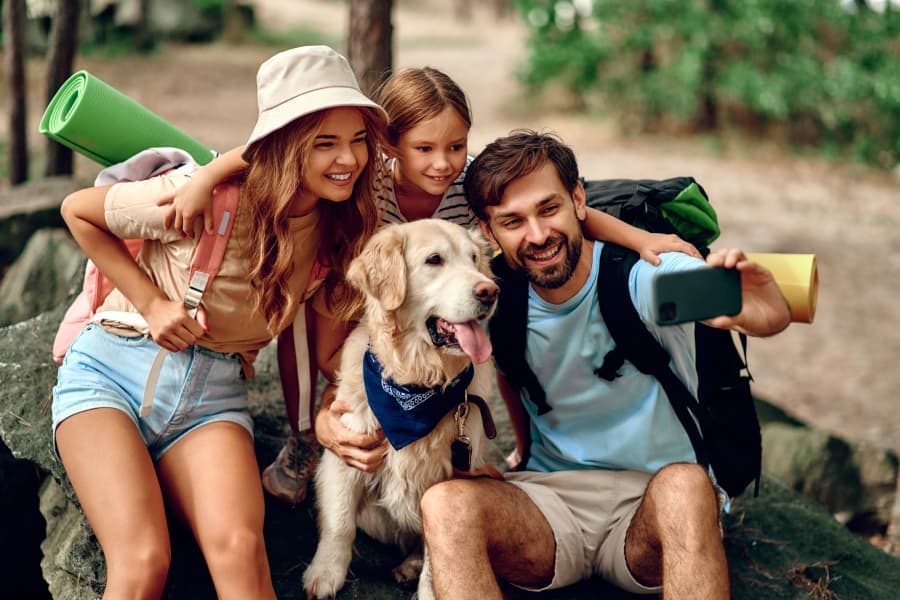 AXA-tata-mama-deti-dovolena-s-rodinou