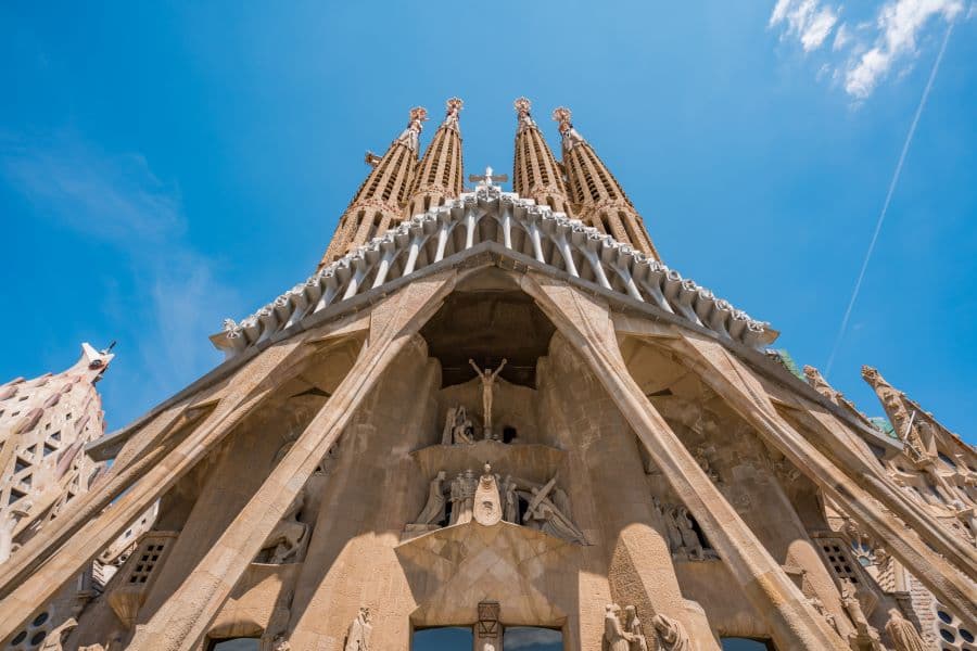 AXA-barcelona-a-gaudi