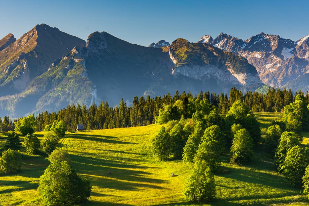 Slovensko-povinna-vybava-a-dopravni-predpisy