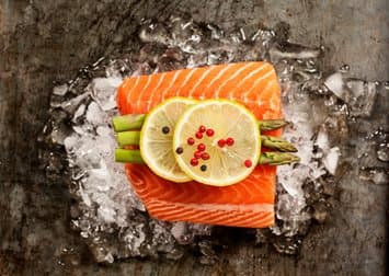 Norové naučili Japonce na lososové sushi