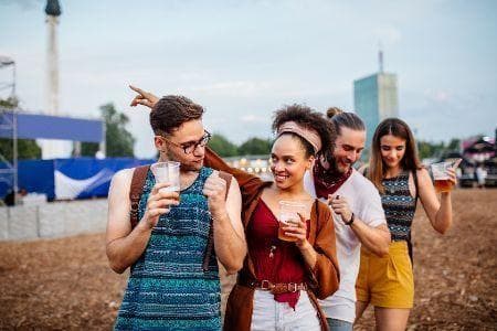 AXA-co-si-vzit-na-vicedenni-festivaly