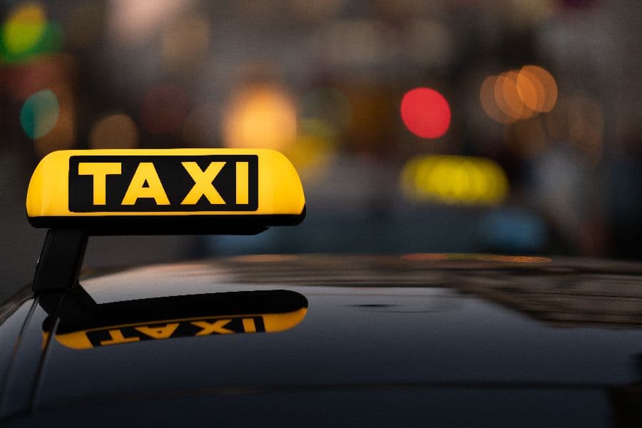 AXA-mam-si-v-zahranici-vzit-taxi